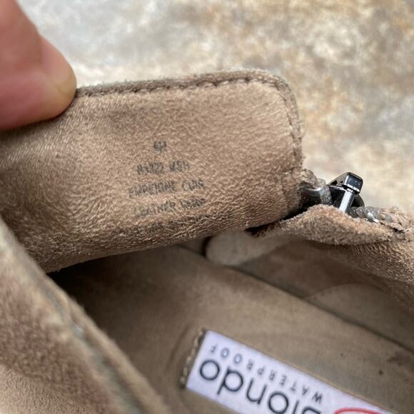 Blondo Taupe Suede Leather Georgette Waterproof Booties Womens Side Zip Size 9 - Picture 11 of 11